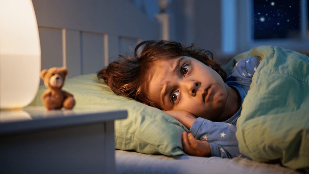 Mon enfant a du mal à s'endormir : 7 causes fréquentes et conseils concrets