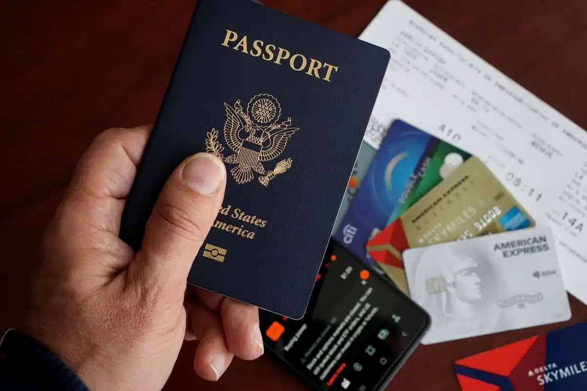 Documents de voyage et passeport préparés pour un voyage aux États-Unis
