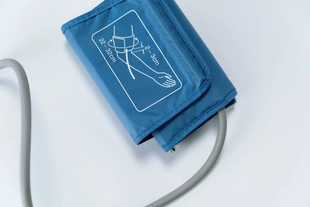 Schéma du système cardiovasculaire et de la circulation sanguine lors du changement de position.
