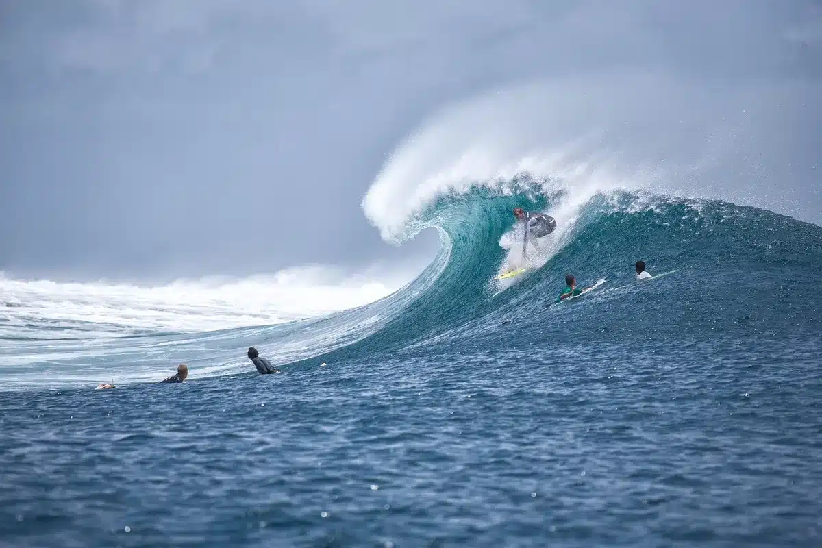 Hébergement et petits commerces près d’un spot de surf